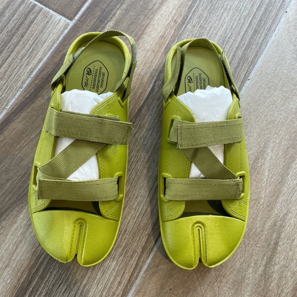 Slip on tabis